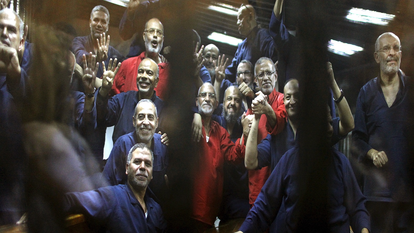 في مصر.. المعارضة المصرية موجودة في السجون أو المعتقلات أو المخفية قصريا أو تحاكم عسكريا بالإعدام