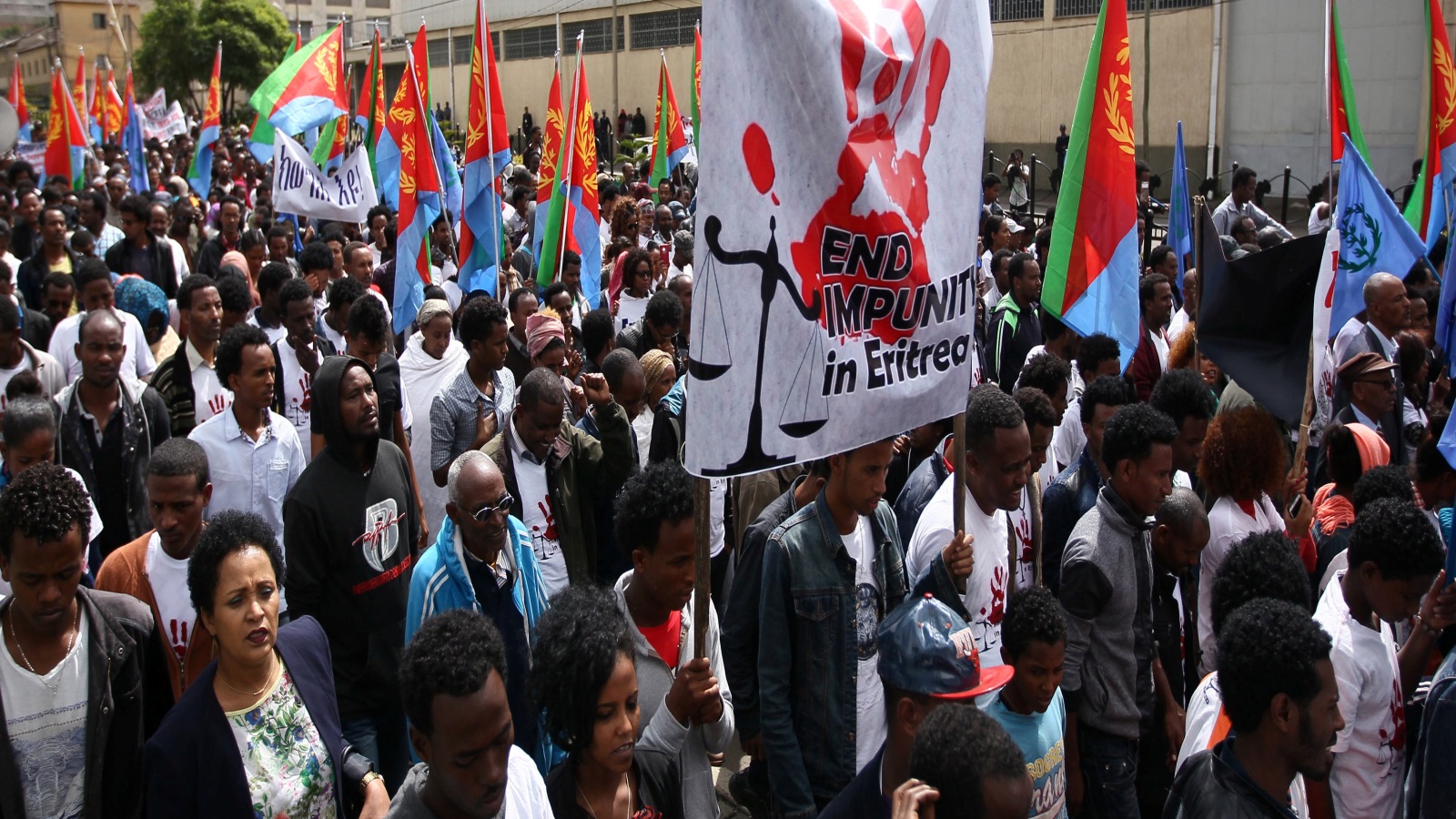 لمّا أدرك الإريتريون أنه لا حائل بينهم وبين حريتهم إلا خوفهم الذي يترعرع عليه الطغيان، خرجوا إلى شوارع أسمرا غصاباً