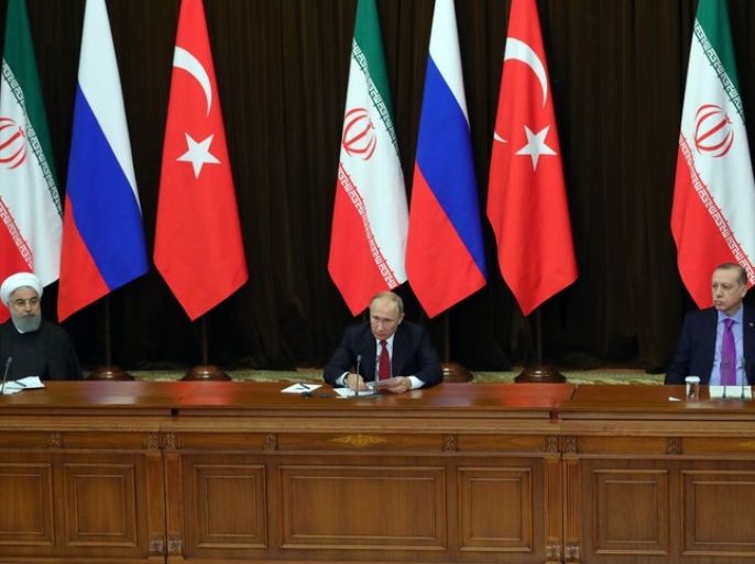 epa06344224 Russian President Vladimir Putin (C), Iranian President Hassan Rouhani (L) and Turkish President Recep Tayyip Erdogan (R) attend a joint news conference following their meeting in the Black sea resort of Sochi, Russia, 22 November 2017. Leaders of Russia, Turkey and Iran meet in Sochi to discuss settlement of the situation in Syria. EPA-EFE/MICHAEL KLIMENTYEV / SPUTNIK / KREMLIN POOL MANDATORY CREDIT