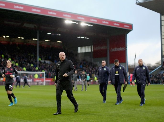 BURNLEY, ENGLAND - NOVEMBER 26: Sean Dyche, Manager of Burnley during the Premier League match between Burnley and Arsenal at Turf Moor on November 26, 2017 in Burnley, England. (Photo by Jan Kruger/Getty Images)