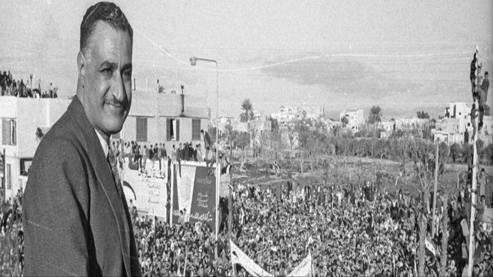 كان جمال عبد الناصر يساريا اشتراكيا، وكانت له طموحاته الإقليمية التي استطاع أن يهدد بها السعودية