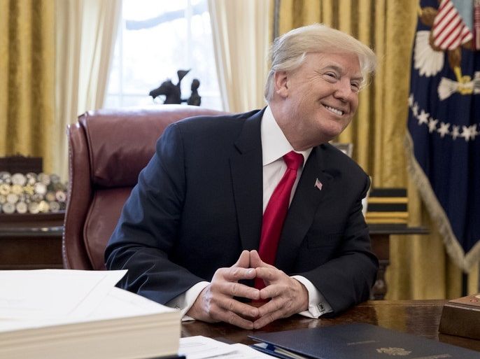 epaselect epa06403231 US President Donald J. Trump smiles while signing bills in the Oval Office of the White House in Washington, DC, USA, 22 December 2017. Trump signed the tax bill, a continuing resolution to fund the government, and a missile defense bill before leaving to spend Christmas in Mar-a-Lago, Florida. EPA-EFE/MICHAEL REYNOLDS