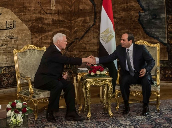 Egyptian President Abdel Fattah al-Sisi (R) shakes hands with with U.S. Vice President Mike Pence during their meeting at the Presidential Palace in Cairo, Egypt January 20, 2018. REUTERS/ Khaled Desouki/Pool