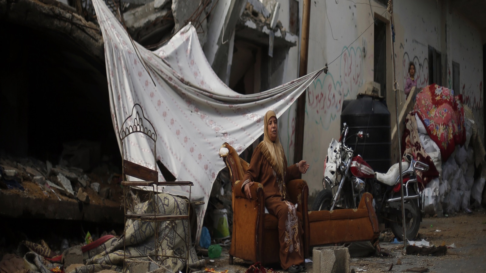 تحتاج غزة لحملة كبيرة من قبل الفصائل الوطنية والشعب داخل وخارج فلسطين للضغط على الحكومات والمؤسسات الدولية من أجل رفع الحصار، إضافة لتسليط الضوء إعلاميا على أبسط تفاصيل الحياة