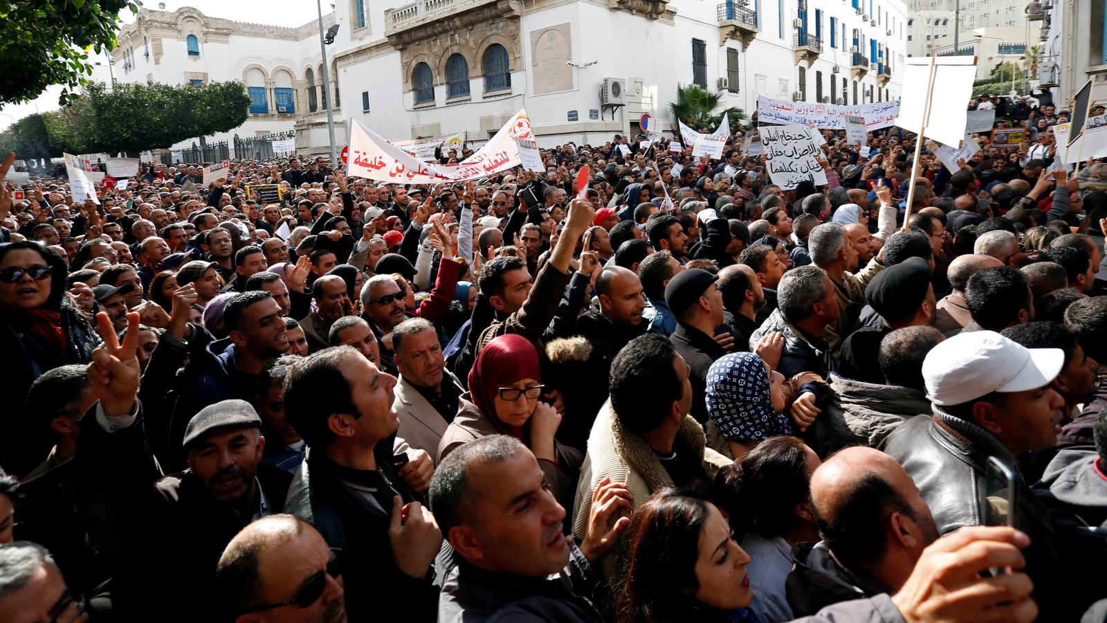 اعتصامات المعلمين في تونس 2016 (رويترز)