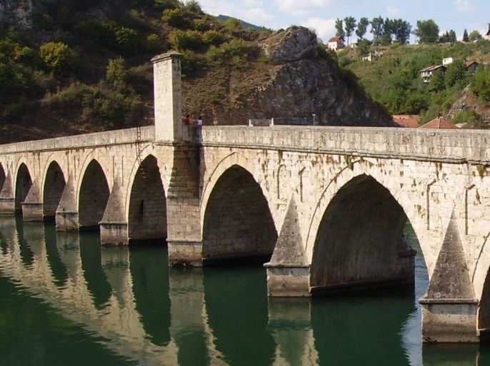 جسر على نهر درينا