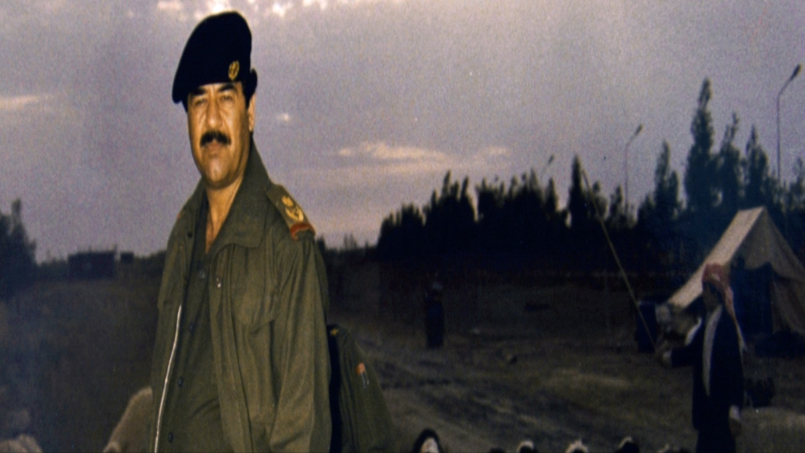 ظل نظام صدام حسين مصراً على نيل استقلالٍ تام ومحاولة بناء قوةٍ رادعةٍ ومقابلةٍ لقوى الشر حسب وصفه إلى أن وصل منهكاً إلى معركته الأخيرة