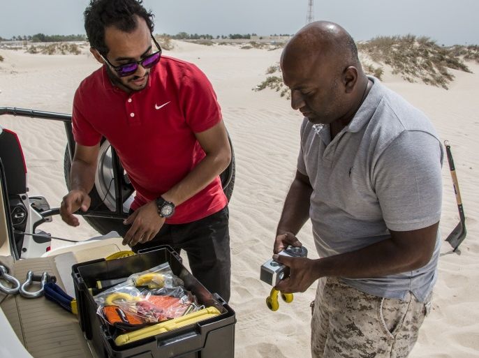 جانب من التدريب العملي لسائقي المركبات السياحية في قطر على التعامل مع الحالات الطارئة في الصحراء