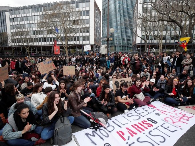 مدونات - الجامعة الفرنسية مظاهرات ضد قرار ماكرون
