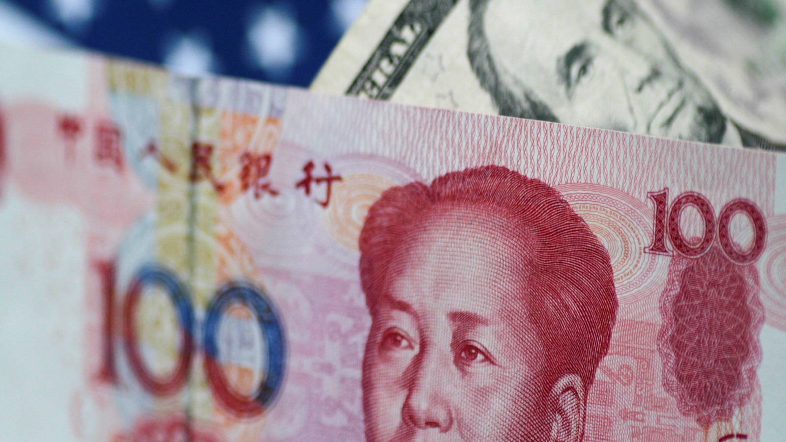 الطريق لا يزال طويلا أمام اليوان الصيني حتى يشكل خطرا على هيمنة الدولار الأمريكي على التجارة العالمية