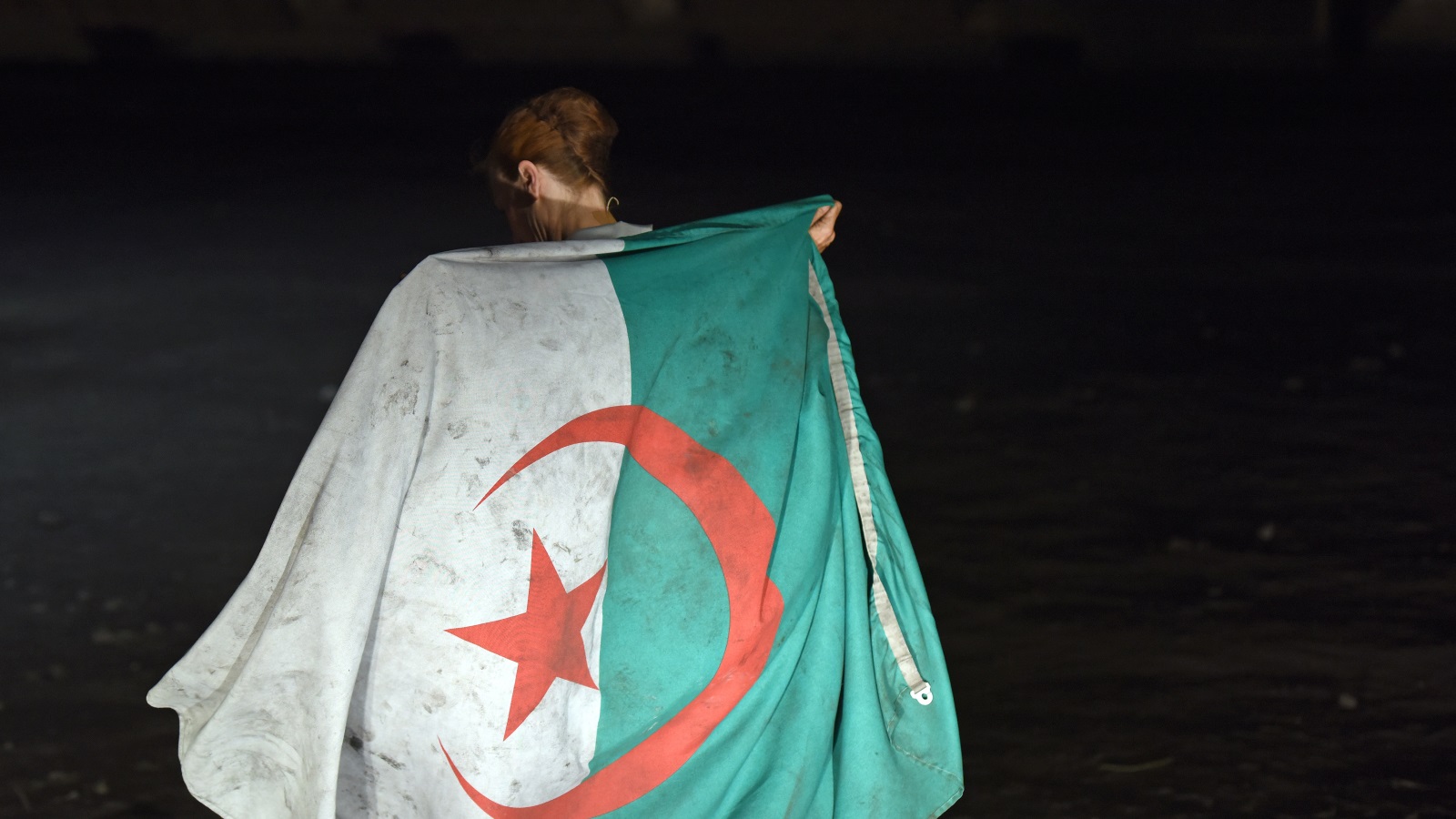 لا يرتمي الجزائريون في أحضان فرنسا إلا هروبا من المعاناة والظلم والاستبداد، فعملاء فرنسا لا زالوا يعملون، عن قصد أو عن جهالة، على تهجير الأدمغة والطاقات لتبقى الجزائر وثرواتها تحت الهيمنة الامبريالية