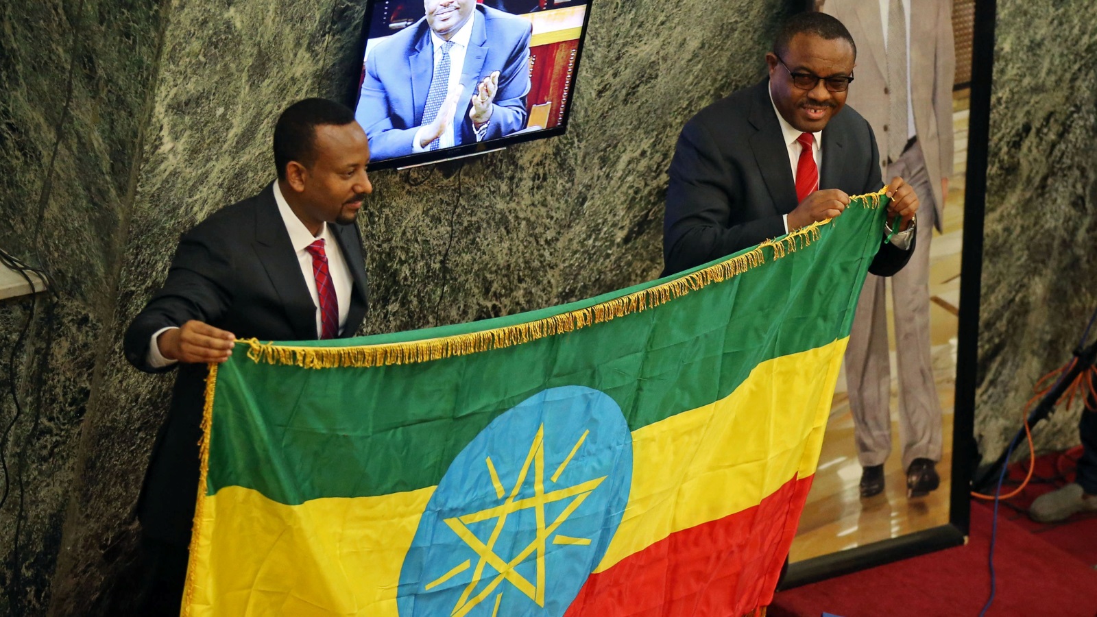 من المعروف أن إثيوبيا تحتضن نحو 85 مجموعة عرقية تتميز بتنوعها اللغوي والثقافي، ومع ذلك فقد حُكمت لقرون مديدة عبر نظام حكم يقوم على مركزية مطلقة