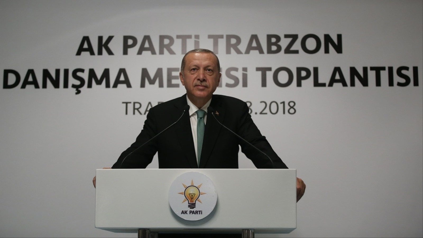 النظام المطبق حاليا في تركيا والذي ينادي به أردوغان هو نظام علماني على نهج الأنظمة العلمانية في أوروبا وأمريكا