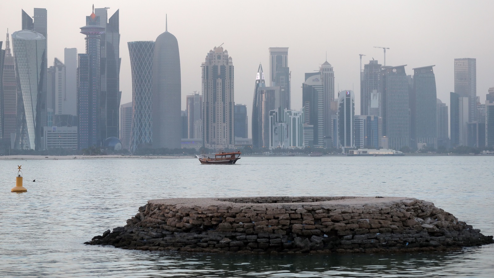 منظر لكورنيش العاصمة القطرية الدوحة (غيتي)
