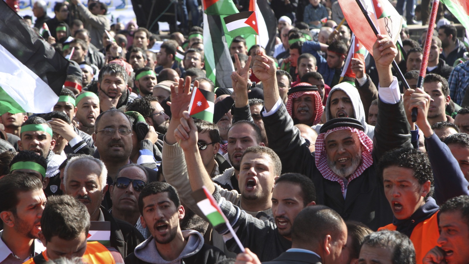 في2012، رفعت الحكومة الدعم عن الطاقة، أملا في الحصول على قرض من صندوق النقد الدولي؛ فاحتشد الأردنيون في مظاهرات عارمة