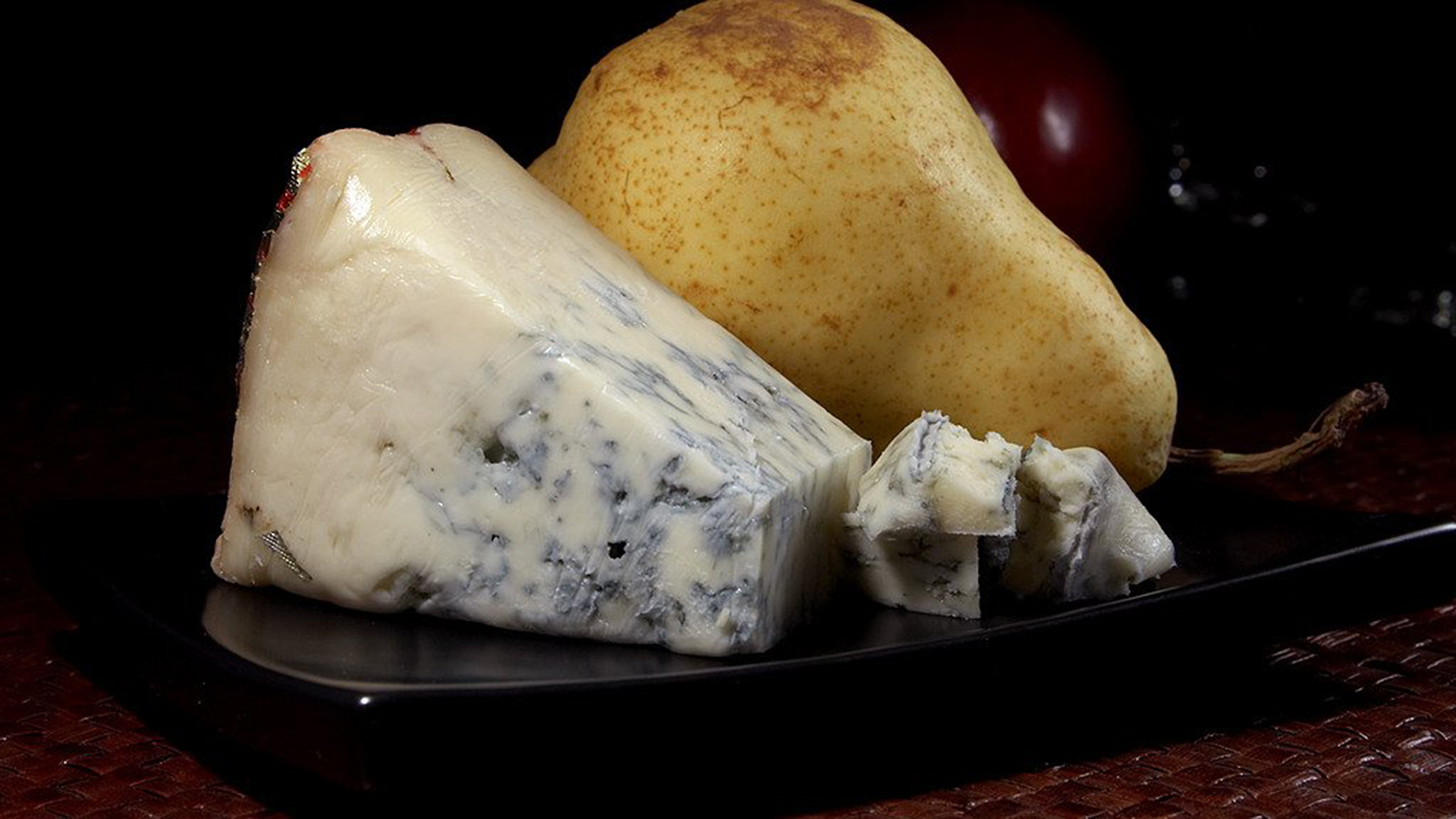 ‪العفن يدخل في التركيبة الأصلية لبعض أنواع الجبن مثل غوغونزولا‬ (بيكسابي)