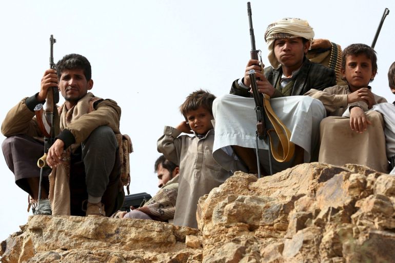 Tribal fighters loyal to Yemen's government and children pose for a picture in Al Khurais village of Nihm district east of the capital Sanaa January 11, 2016. REUTERS/Ali Owidha
