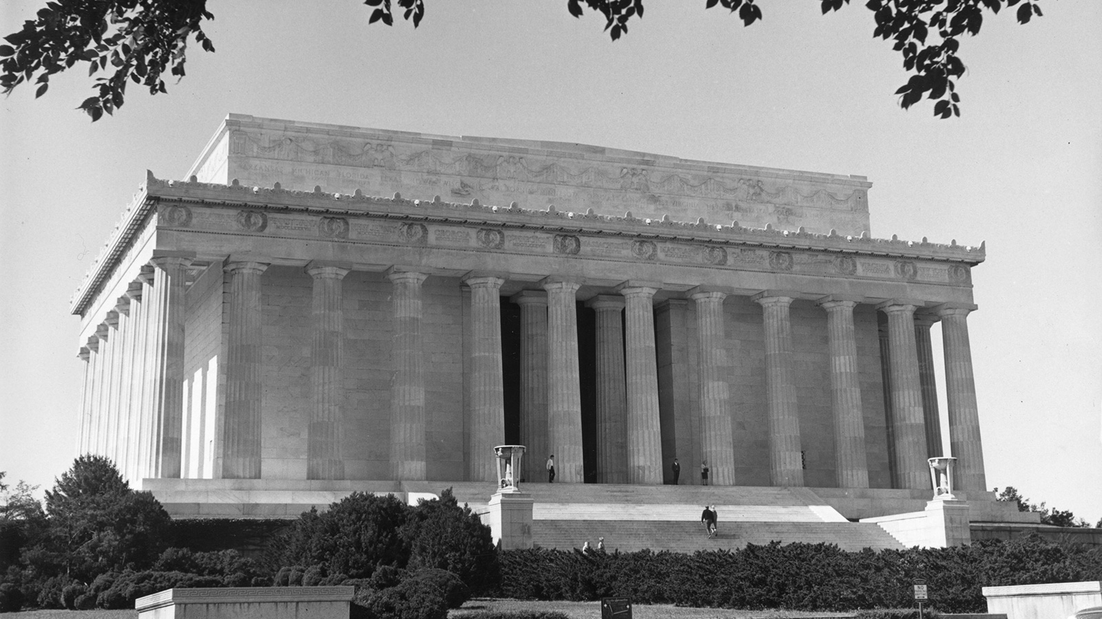 ‪نصب لنكولن بني تكريما لذكرى الرئيس الأميركي أبراهام لنكولن، ويستقبل سنويا ستة ملايين سائح‬  (غيتي)