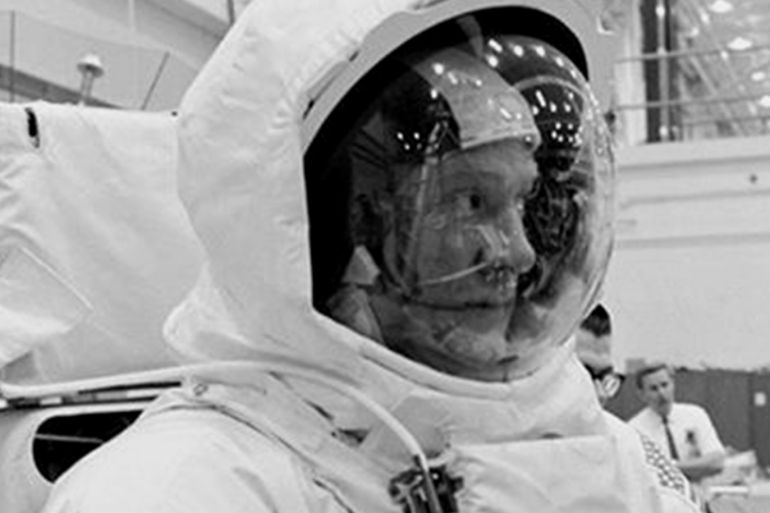 صور ارشيفية نيل أرمسترونج أثناء التدريبات في مركز جونسون لدراسات الفضاء بمدينة هيوستن بولاية تكسس المريكية – مصدر وكالة ناسا-