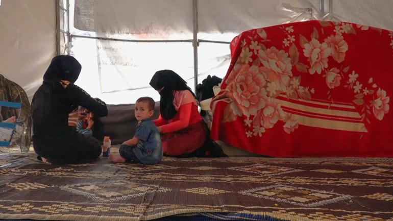 استمرار النزوح من إدلب يفاقم معاناة مخيمات الشمال السوري