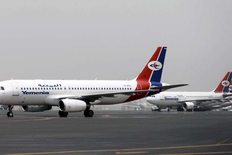 Yemenia Airways Airbus A320 aircraft is pictured at the Sanaa Airport March 28, 2015. Saudi Arabia's navy evacuated dozens of diplomats from Yemen and the United Nations pulled out international staff on Saturday after a third night of Saudi-led air strikes trying to stem advances by Iranian-allied Houthi fighters. REUTERS/Khaled Abdullah