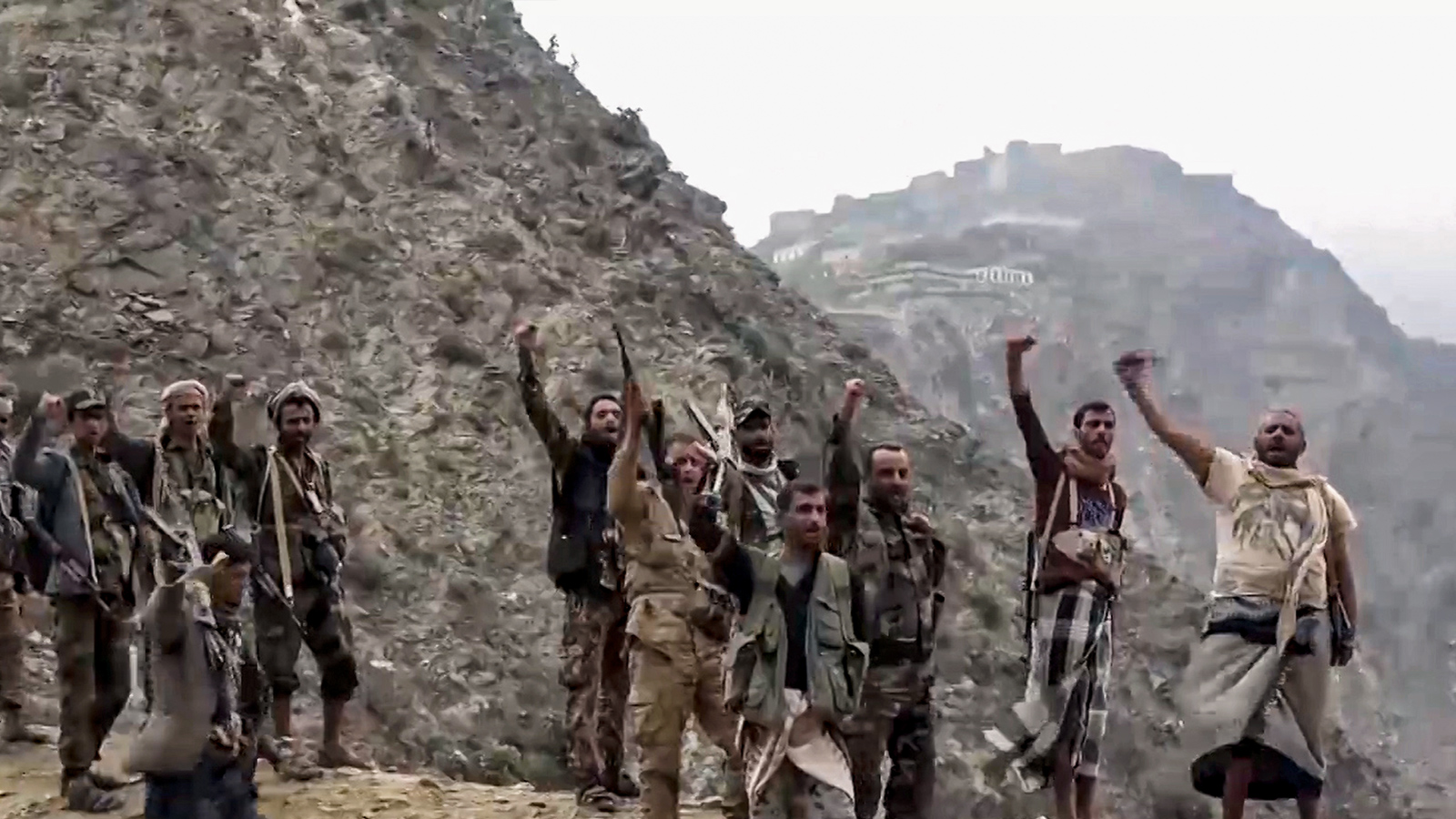 الحرب التي يخوضها الحوثيون أصبحت في الآونة الأخيرة ساحة للتنافس الإيراني السعودي، وباتت سببا إضافيا لتعميق التدخل العسكري الأميركي