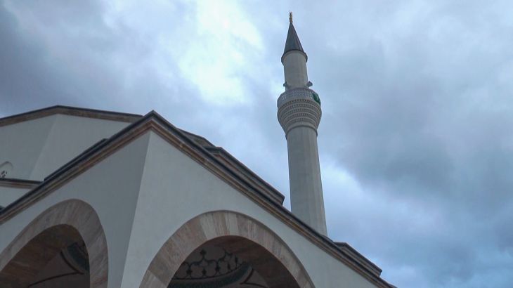 الأذان يصدح من مئذنة مسجد "علي باشا" بعد 107 سنوات