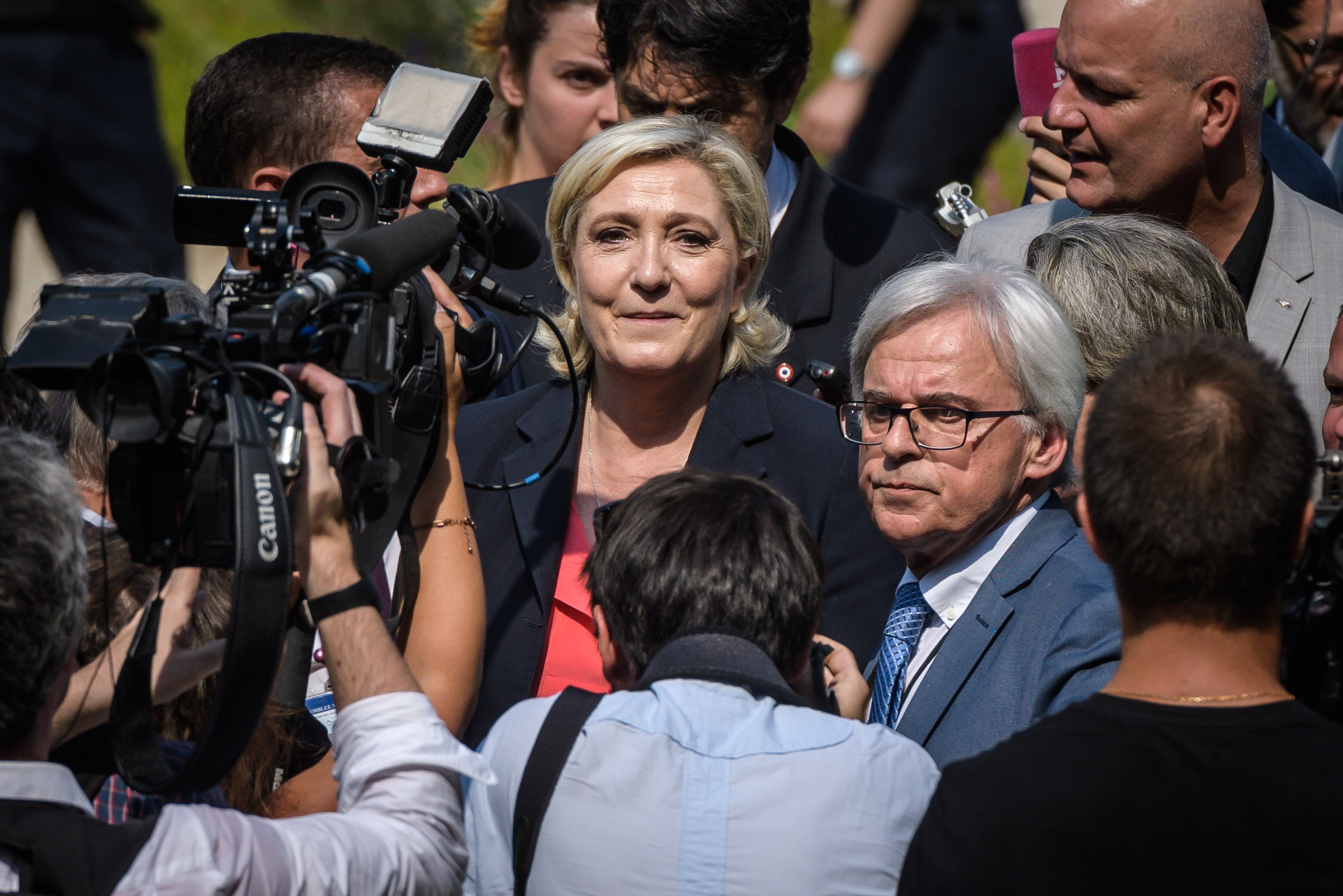 رئيسة حزب الجبهة الوطنية اليميني المتطرف في فرنسا مارين لوبان (وكالة الأنباء الأوروبية)