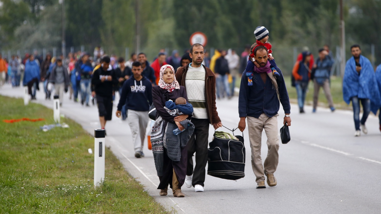 منذ بدأ ما يُسمى بأزمة اللجوء في عام 2015، تصاعدت هذه المخاوف حتى بلغت مستويات الذعر، وتسابق قادة أحزاب الديمقراطية الاجتماعية في أوروبا لإظهار مخاوفهم بشأن الهجرة
