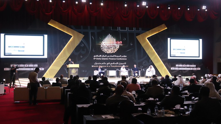شارك في المؤتمر لفيف من المتخصصين في المال الإسلامي بقطر والعالم.