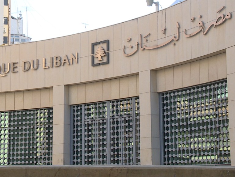 يحمل عدد من القوى السياسية مصرف لبنان مسؤولية تدهور الاوضاع المالية