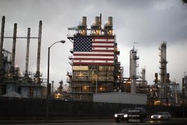 إنتاج الحقول الأميركية من النفط وصل إلى 12.696 مليون برميل يوميا في مارس/آذار (رويترز)