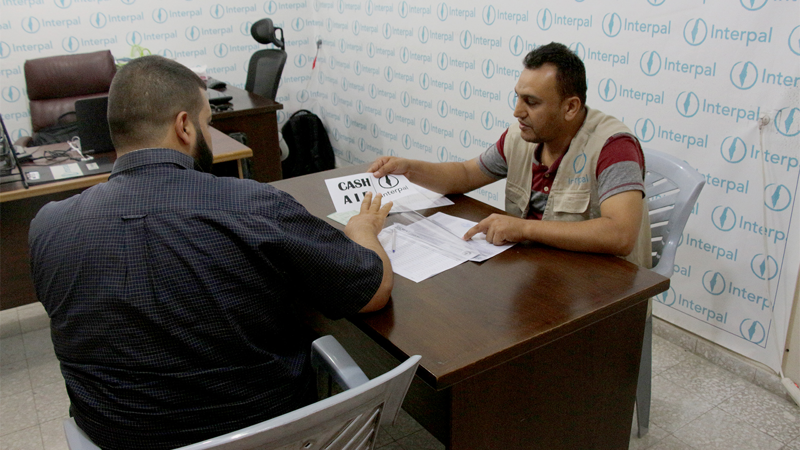 %60 من موازنة إنتربال في غزة تذهب لصالح برنامج الإغاثة والرعاية الاجتماعية (الجزيرة نت)