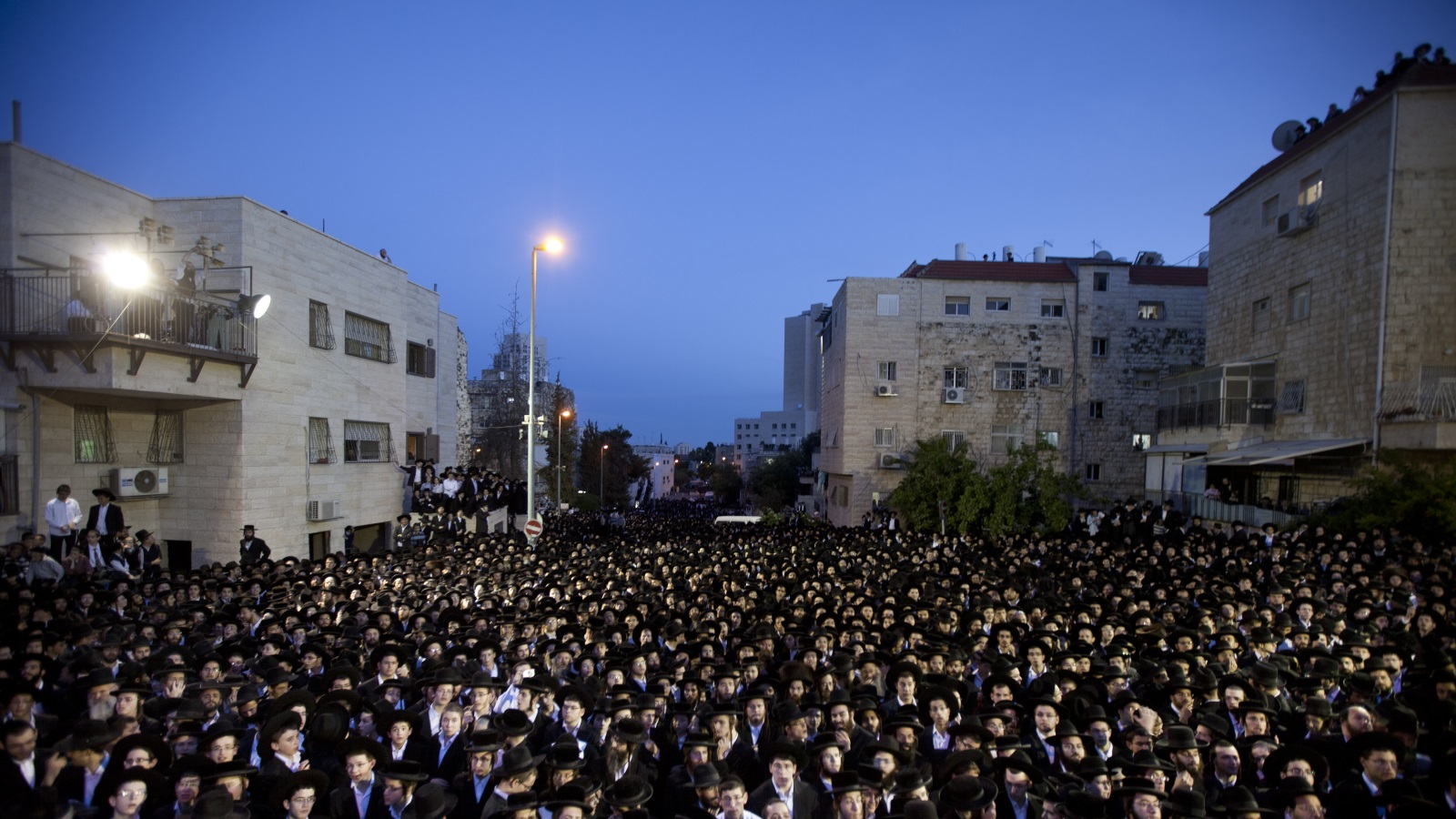  يتمتع المتدينون اليهود بقوة اجتماعية وسياسية في إسرائيل وتزيد أعدادهم بسرعة (غيتي)