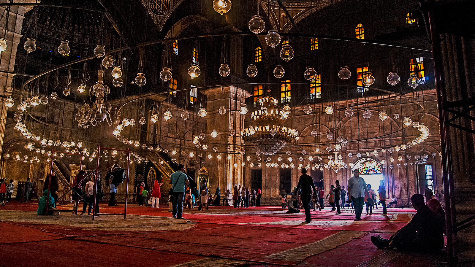  تدل وقائع تاريخية مبكرة على أن المسلمين استخدموا الفوانيس في إضاءة المساجد برمضان قبل نشأة الدولة الفاطمية (مواقع التواصل الاجتماعي) 