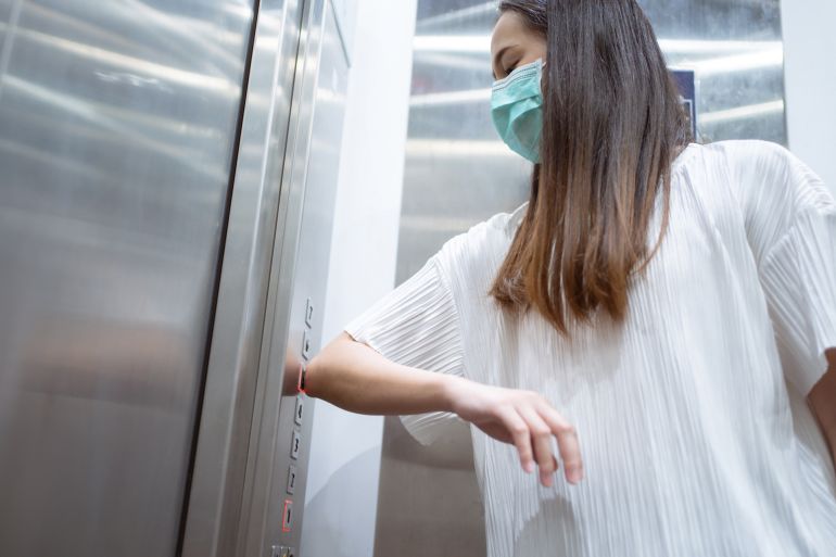 ما هو احتمال التقاطك لعدوى كورونا في المصعد؟