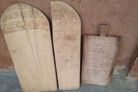 لايزال الطوارق يعتمدون على الألواح الخشبية لحفظ القرآن والمتون - الجزيرة