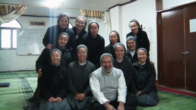 زيارة راهبات كاثوليكيات لمسجد أبو بكر الصديق