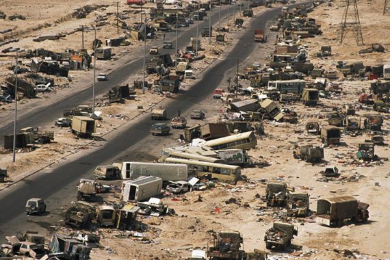 آليات عسكرية مدمرة بطيران الجو الأميركي في حرب الخليج الثانية (مواقع التواصل الاجتماعي 1)