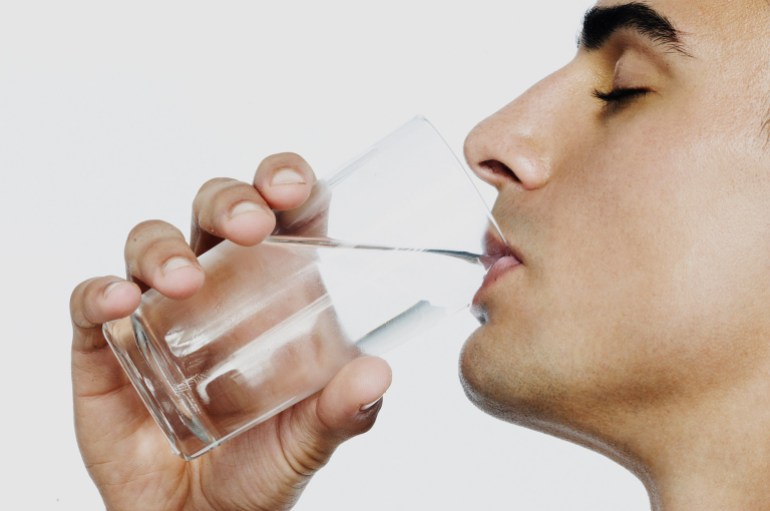 كم دقيقة يحتاج الجسم لامتصاص كوب من الماء بعد شربه
