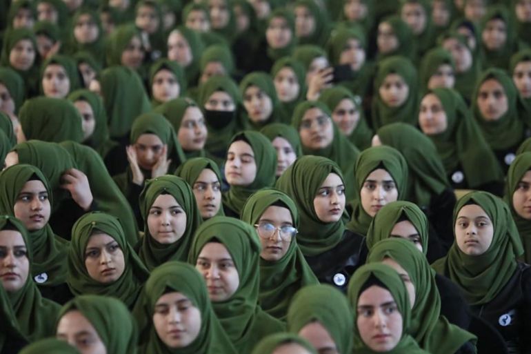 أكثر من ١٣٠٠ فتاة يرتدين الحجاب في حلبجه شمالي العراق بحفل كبير