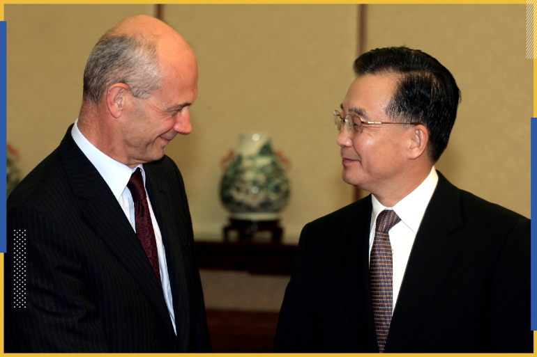 رئيس مجلس الدولة الصيني وين جياباو (يمين) يلتقي باسكال لامي المدير العام لمنظمة التجارة العالمية في قاعة الشعب الكبرى في بكين ، 5 سبتمبر 2006.