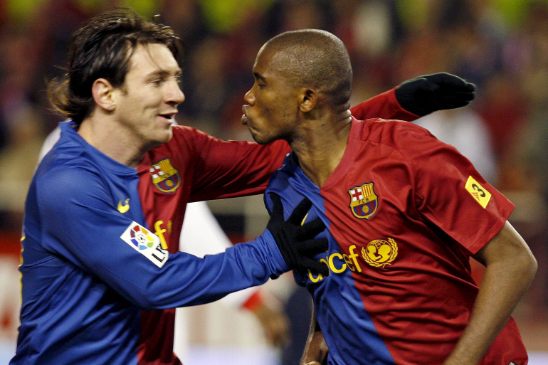 epa01564130 FC Barcelona's players Samuel Eto´o (r), from Cameroon celebrates with Argentinian Lionel Messi the first goal of his team during their Spanish Primera Division soccer match played at the Sanchez Pizjuan stadium in Seville, Southern Spain on 29 November 2008. EPA/Jose Manuel Vidal