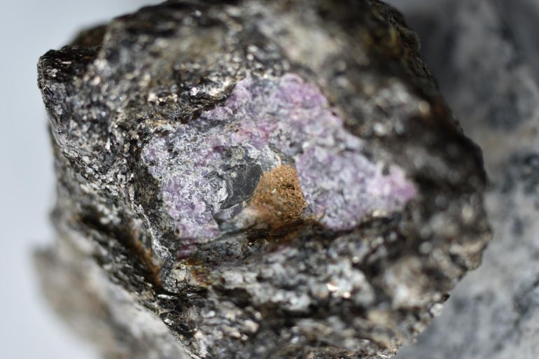 The ruby found to contain carbon-12 graphite. (University of Waterloo)