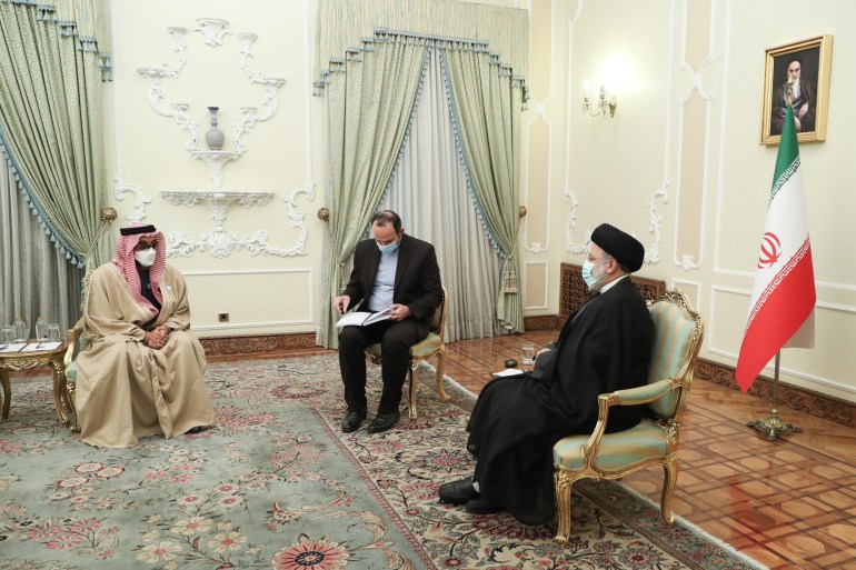 إبراهيم رئيسي وطحنون بن زايد TEHRAN, IRAN - DECEMBER 6: (----EDITORIAL USE ONLY â MANDATORY CREDIT - " IRANIAN PRESIDENCY / HANDOUT" - NO MARKETING NO ADVERTISING CAMPAIGNS - DISTRIBUTED AS A SERVICE TO CLIENTS----) Iranian President Ebrahim Raisi meets National Security Advisor of United Arab Emirates (UAE), Tahnoun bin Zayed Al Nahyan in Tehran, Iran on December 6, 2021. (Photo by Iranian Presidency/Anadolu Agency via Getty Images)