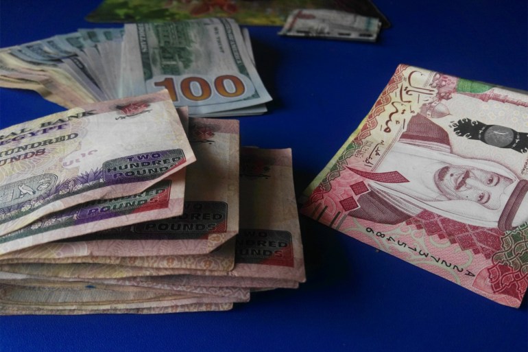 أزمة السيولة في البنوك المصرية ستكون في الدولار وليست في الجنيه المصري (الجزيرة نت)