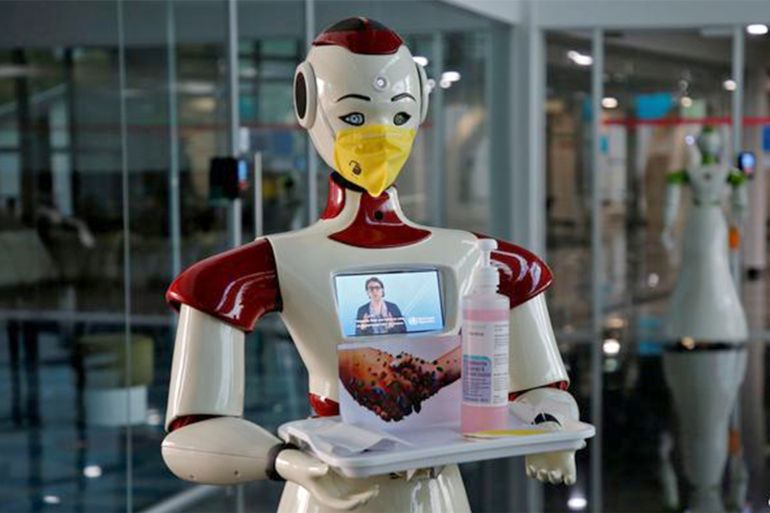 دراسة: البشر يفضلون التعامل مع الروبوت "الأنثى" في الفنادق المصدر: DW