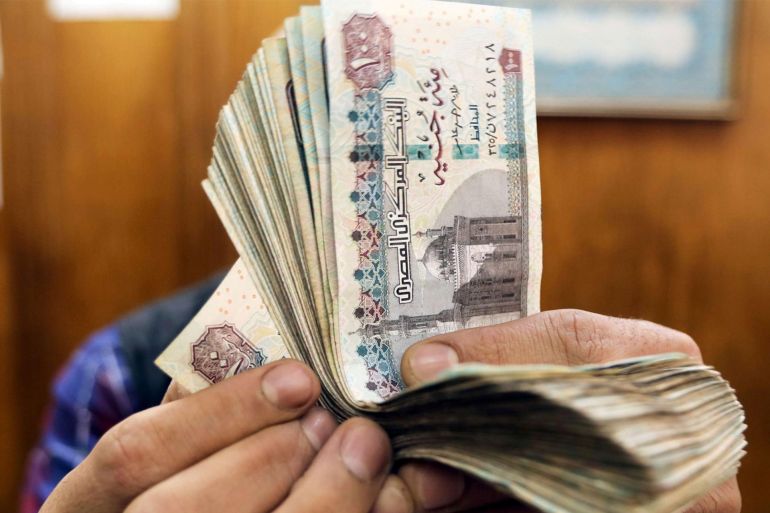 An employee counts Egyptian pounds at a foreign exchange office in central Cairo, Egypt, March 20, 2019. (Reuters)