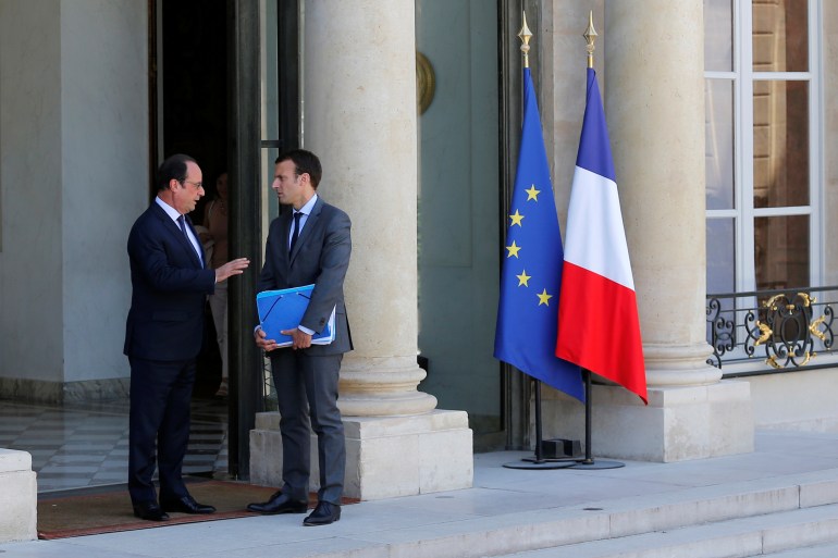 French President Francois Hollande (L) escorts French Economy Minister Emmanuel Macron as he leaves the Elysee Palace following the weekly cabinet meeting, in Paris, France, July 31, 2015. REUTERS/Stephane Mahe/File Photo