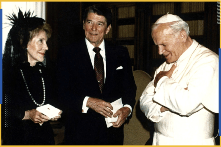 الرئيس الأميركي رونالد ريغان وزوجته في الكنيسة (رويترز)